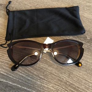 🔥 SALE 🔥 NWT Balmain Sunnies! 😎